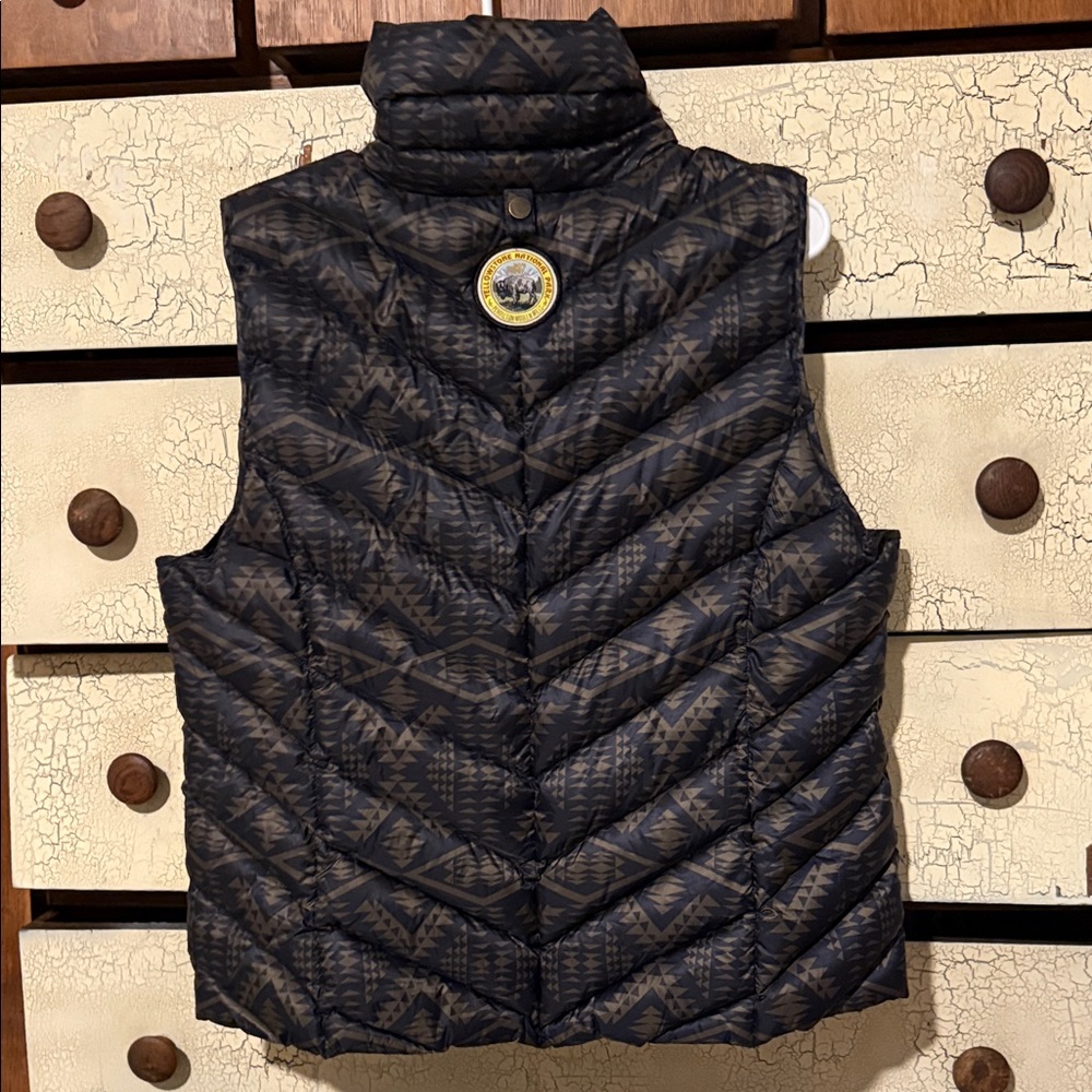 Pendleton Puffer Vest - Picture 2 of 4